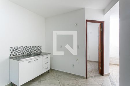 Cozinha de apartamento para alugar com 2 quartos, 33m² em Vila Esperança, São Paulo
