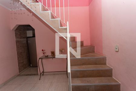 Escada da sala 1 de casa à venda com 4 quartos, 258m² em Vila Nogueira, Diadema