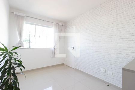 Sala de casa de condomínio para alugar com 2 quartos, 45m² em Vila Nivi, São Paulo