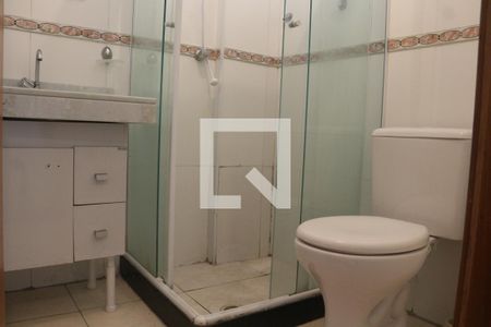 Banheiro de apartamento para alugar com 1 quarto, 47m² em Parque Sao Vicente, São Vicente