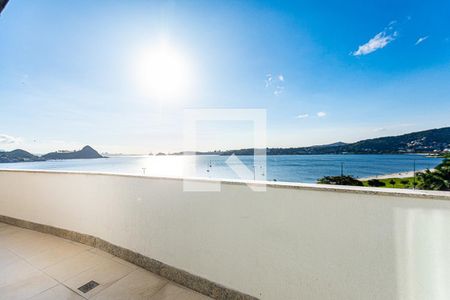 Quarto 1 de apartamento à venda com 3 quartos, 200m² em Charitas, Niterói