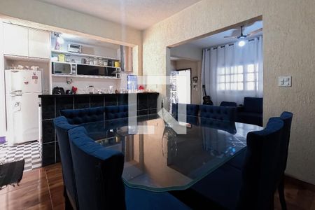 Casa à venda com 300m², 4 quartos e 2 vagas Casa à venda com 300m², 4 quartos e 2 vagasCozinha