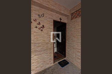 Casa à venda com 300m², 4 quartos e 2 vagas Casa à venda com 300m², 4 quartos e 2 vagasEntrada