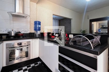 Casa à venda com 300m², 4 quartos e 2 vagas Casa à venda com 300m², 4 quartos e 2 vagasCozinha