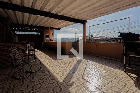 Casa à venda com 300m², 4 quartos e 2 vagas Casa à venda com 300m², 4 quartos e 2 vagasÁrea de Serviço