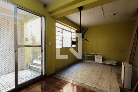 Casa à venda com 300m², 4 quartos e 2 vagas Casa à venda com 300m², 4 quartos e 2 vagasEdícula