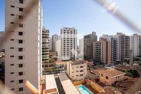 Vista da varanda (lado direito) de apartamento para alugar com 3 quartos, 100m² em Centro, Ribeirão Preto