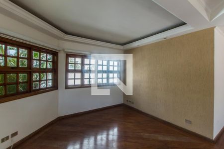 Sala de TV de casa de condomínio para alugar com 5 quartos, 520m² em Alphaville, Santana de Parnaíba