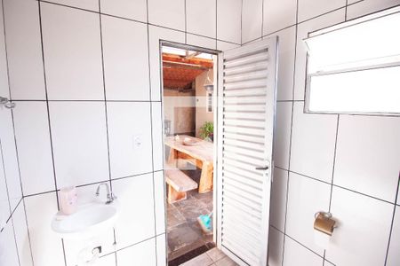 Casa à venda com 210m², 3 quartos e 3 vagas Casa à venda com 210m², 3 quartos e 3 vagasBanheiro de Serviço