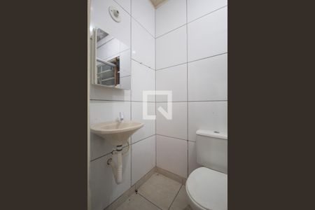 Banheiro de casa de condomínio à venda com 1 quarto, 48m² em Quitaúna, Osasco