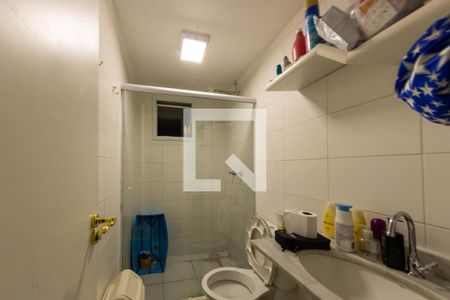 Banheiro de apartamento à venda com 2 quartos, 56m² em Vila Ema, São Paulo