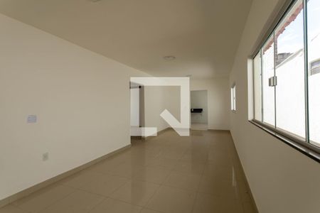 Sala de casa para alugar com 3 quartos, 151m² em Jardim Caravelas, Goiânia