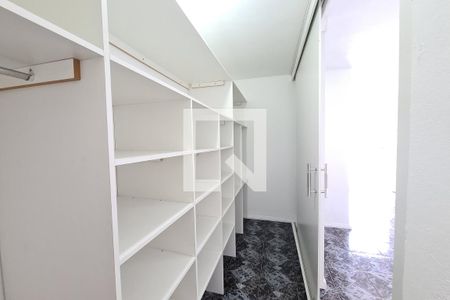 Closet da suíte de casa à venda com 3 quartos, 220m² em Jardim Cotiana, São Paulo