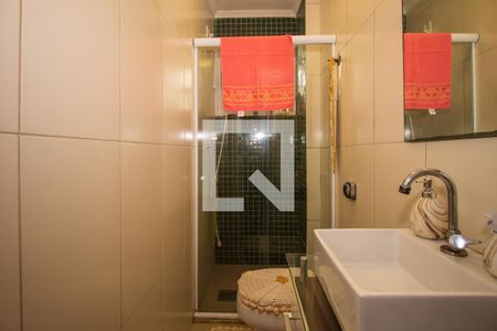 Banheiro de apartamento à venda com 1 quarto, 43m² em Menino Deus, Porto Alegre