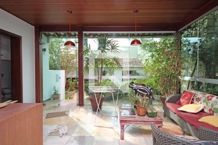 Casa à venda com 4 quartos, 312m² em Belvedere, Belo Horizonte