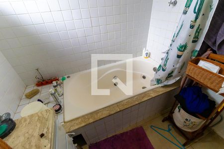 Banheiro da suíte de casa à venda com 2 quartos, 150m² em Chácara Santa Margarida, Campinas