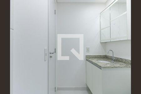 Banheiro de apartamento à venda com 2 quartos, 61m² em Vila Isa, São Paulo
