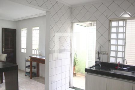 Cozinha de casa à venda com 4 quartos, 280m² em Vila Santa Terezinha (zona Norte), São Paulo