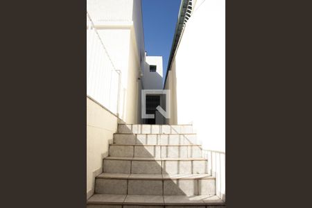Escada de casa à venda com 5 quartos, 350m² em Jardim Vera Cruz, São Paulo