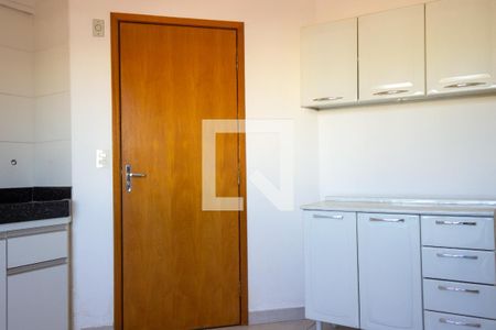 Sala de apartamento para alugar com 2 quartos, 65m² em Santa Mônica, Uberlândia