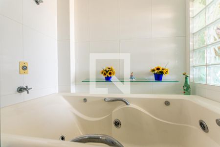 Banheiro da Suíte 1 de apartamento à venda com 3 quartos, 203m² em São Domingos, Niterói