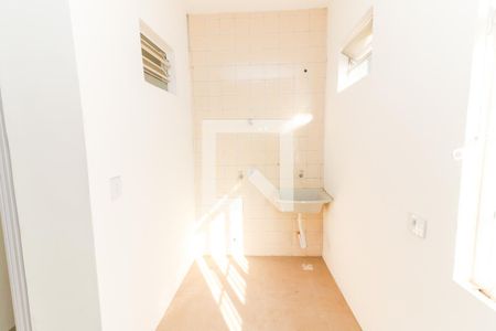 Sala / Cozinha de apartamento para alugar com 2 quartos, 58m² em Jardim Ivana, São Paulo