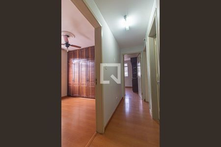 Corredor de apartamento para alugar com 3 quartos, 114m² em Cabral, Curitiba