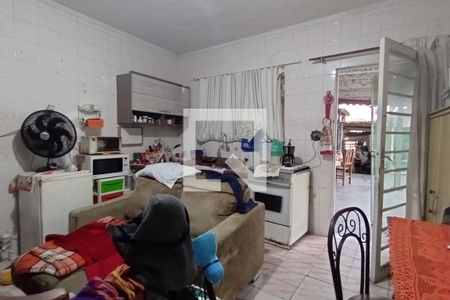 Sala/Quarto de casa à venda com 3 quartos, 300m² em Vila Dalila, São Paulo