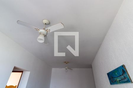 Detalhe da sala de apartamento para alugar com 2 quartos, 80m² em Vila Tupi, Praia Grande