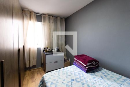 Quarto 2 de apartamento para alugar com 2 quartos, 45m² em Vila Carmosina, São Paulo