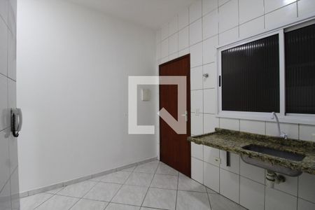 Cozinha  de kitnet/studio para alugar com 1 quarto, 28m² em Vila Paulo Silas, São Paulo