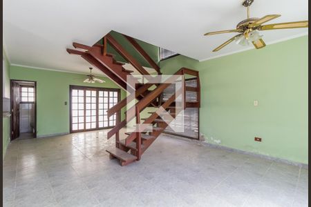 Sala de casa de condomínio para alugar com 3 quartos, 280m² em Aruã, Mogi das Cruzes