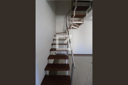 Escada de apartamento à venda com 3 quartos, 165m² em Cambuí, Campinas
