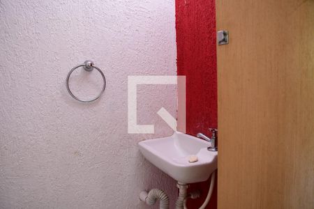 Lavabo de casa de condomínio para alugar com 3 quartos, 90m² em Jardim Guerreiro, Cotia