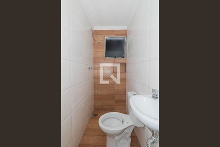 Banheiro de casa para alugar com 1 quarto, 55m² em Vila Mazzei, São Paulo