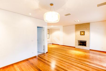 Casa de condomínio para alugar com 225m², 4 quartos e 3 vagasSala