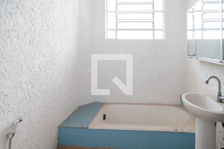 Casa para alugar com 100m², 2 quartos e 2 vagas Casa para alugar com 100m², 2 quartos e 2 vagasBanheiro Social