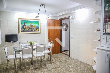 Apartamento para alugar com 207m², 3 quartos e 2 vagas Apartamento para alugar com 207m², 3 quartos e 2 vagasCozinha