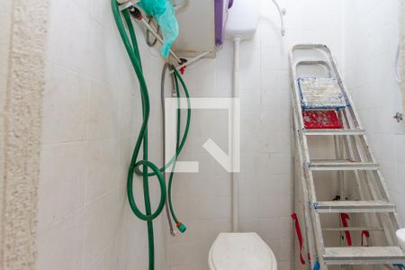 Casa para alugar com 100m², 2 quartos e 1 vaga Casa para alugar com 100m², 2 quartos e 1 vagaBanheiro de Serviço