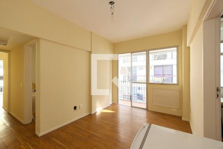 Apartamento à venda com 70m², 2 quartos e 1 vagaSala