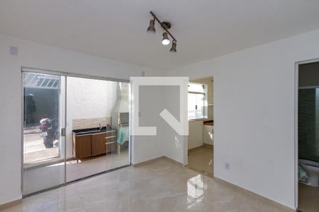 Sala/Quarto de casa para alugar com 1 quarto, 37m² em Jardim Aeroporto, São Paulo