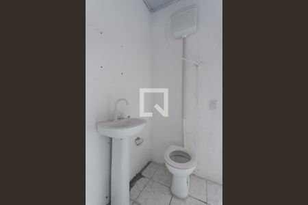 Banheiro de apartamento para alugar com 1 quarto, 20m² em Mário Quintana, Porto Alegre