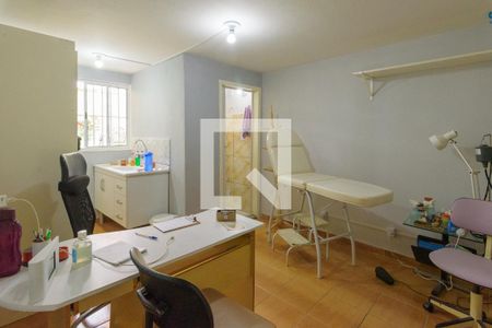 Casa à venda com 600m², 3 quartos e 2 vagas Casa à venda com 600m², 3 quartos e 2 vagasEdícula- Suíte