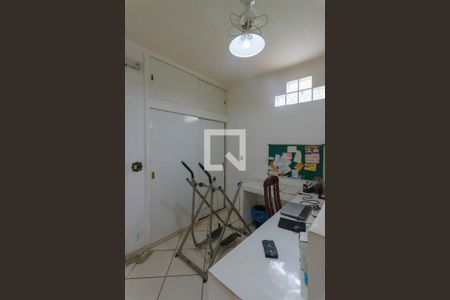 Casa à venda com 600m², 3 quartos e 2 vagas Casa à venda com 600m², 3 quartos e 2 vagasEscritório