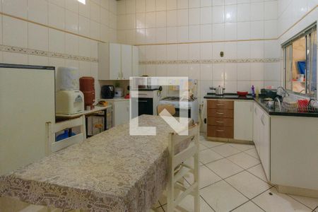 Casa à venda com 600m², 3 quartos e 2 vagas Casa à venda com 600m², 3 quartos e 2 vagasCozinha