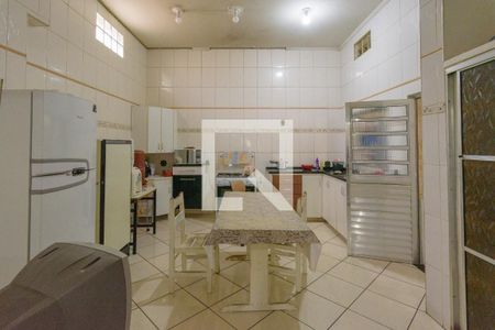 Casa à venda com 600m², 3 quartos e 2 vagas Casa à venda com 600m², 3 quartos e 2 vagasCozinha