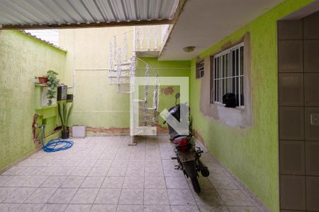 Casa à venda com 600m², 3 quartos e 2 vagas Casa à venda com 600m², 3 quartos e 2 vagasQuintal