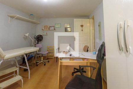 Casa à venda com 600m², 3 quartos e 2 vagas Casa à venda com 600m², 3 quartos e 2 vagasEdícula- Suíte