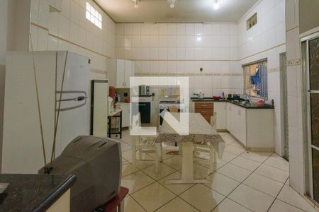 Casa à venda com 600m², 3 quartos e 2 vagas Casa à venda com 600m², 3 quartos e 2 vagasCozinha
