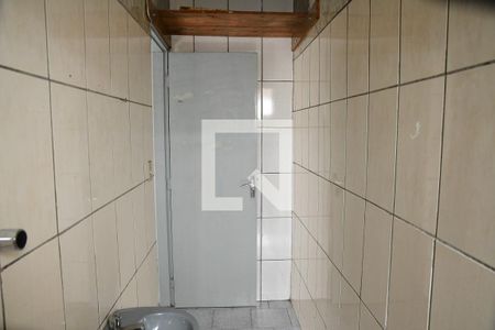Banheiro de apartamento para alugar com 1 quarto, 35m² em Jardim Santa Tereza, Embu das Artes